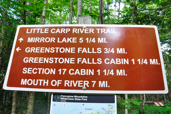 sign: hiking distane to Greenstone Falls